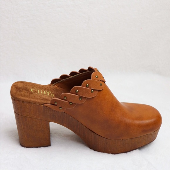Cliffs by WHITE MOUNTAIN Shoes - Cliffs by White Mountain Brown Clogs , Heeled Clogs,  Size 7.5 Brown women’s.